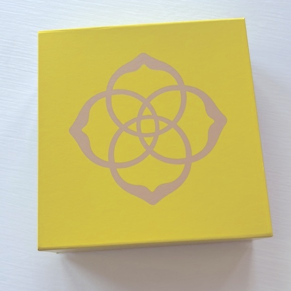 Kendra Scott Necklace - Picture 4 of 6